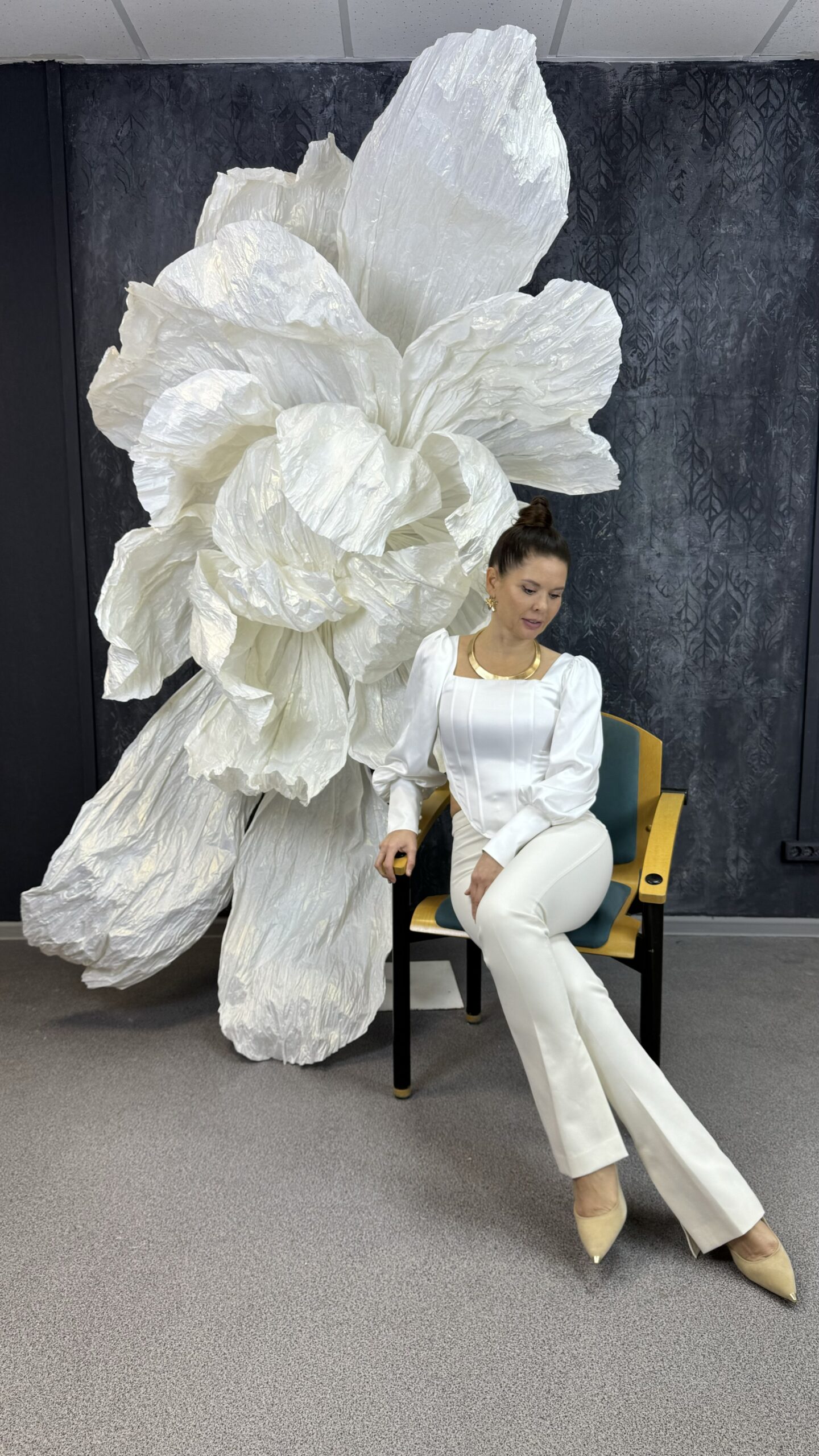 Riesige Papierblume mieten | Exklusive Event-Deko & Fotowand