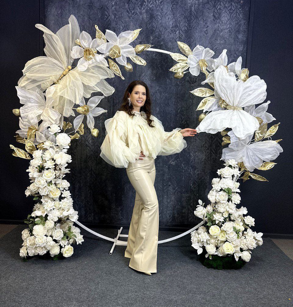 Hochzeitsbogen Butterfly Dream | Weiße Rosen & Schmetterlinge