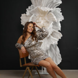 Schwebende XXL Stoffblume 